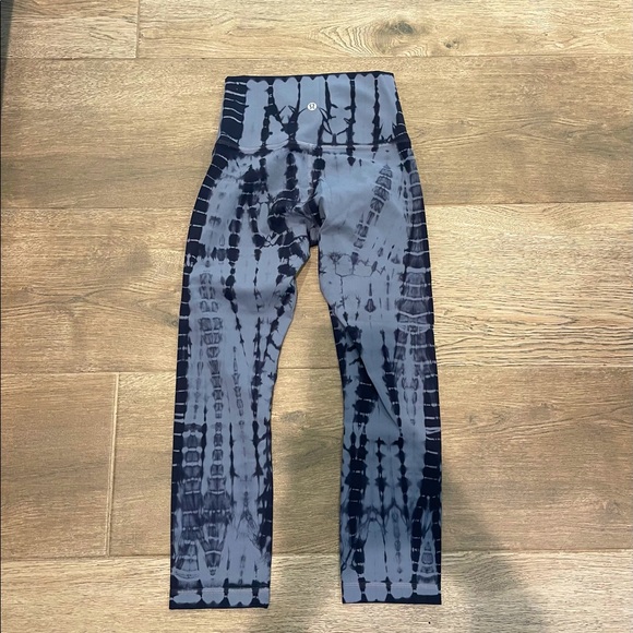 Lululemon MATCHING SET (leggings and sports bra) LIMITED ADDITION - Picture 2 of 6